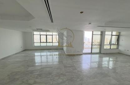 Apartment - 3 - 4 for rent in Al Majaz 3 - Al Majaz - Sharjah Apartment - 3 - 4 for rent in Al Majaz 3 - Al Majaz - Sharjah