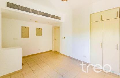 Villa - 4 Bedrooms - 5 Bathrooms for rent in Meadows 4 - Meadows - Dubai