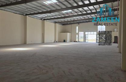 Warehouse - Studio - 2 Bathrooms for rent in Umm Al Thuoob - Umm Al Quwain
