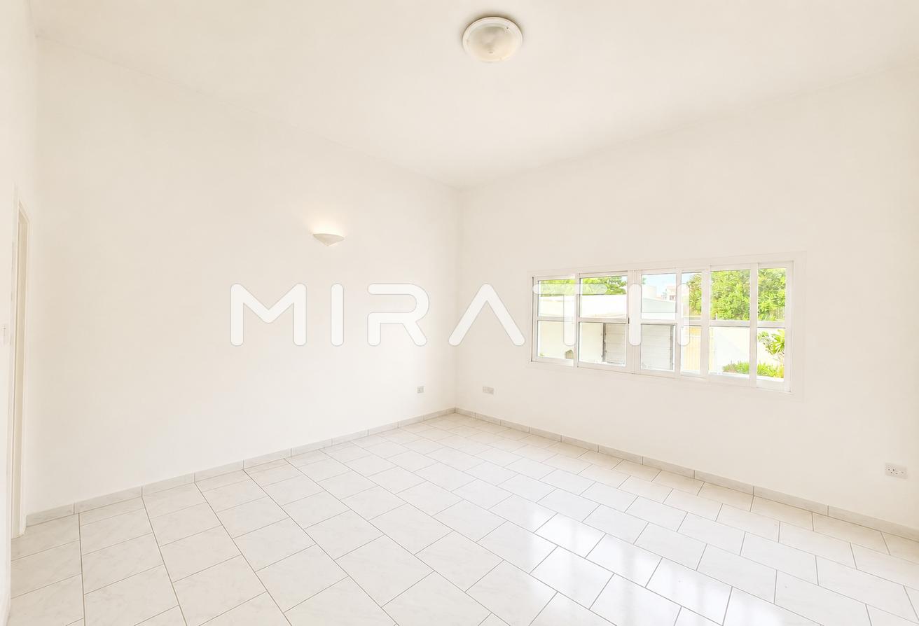 4BR + Private Green |Spacious Independent Villa photo 4