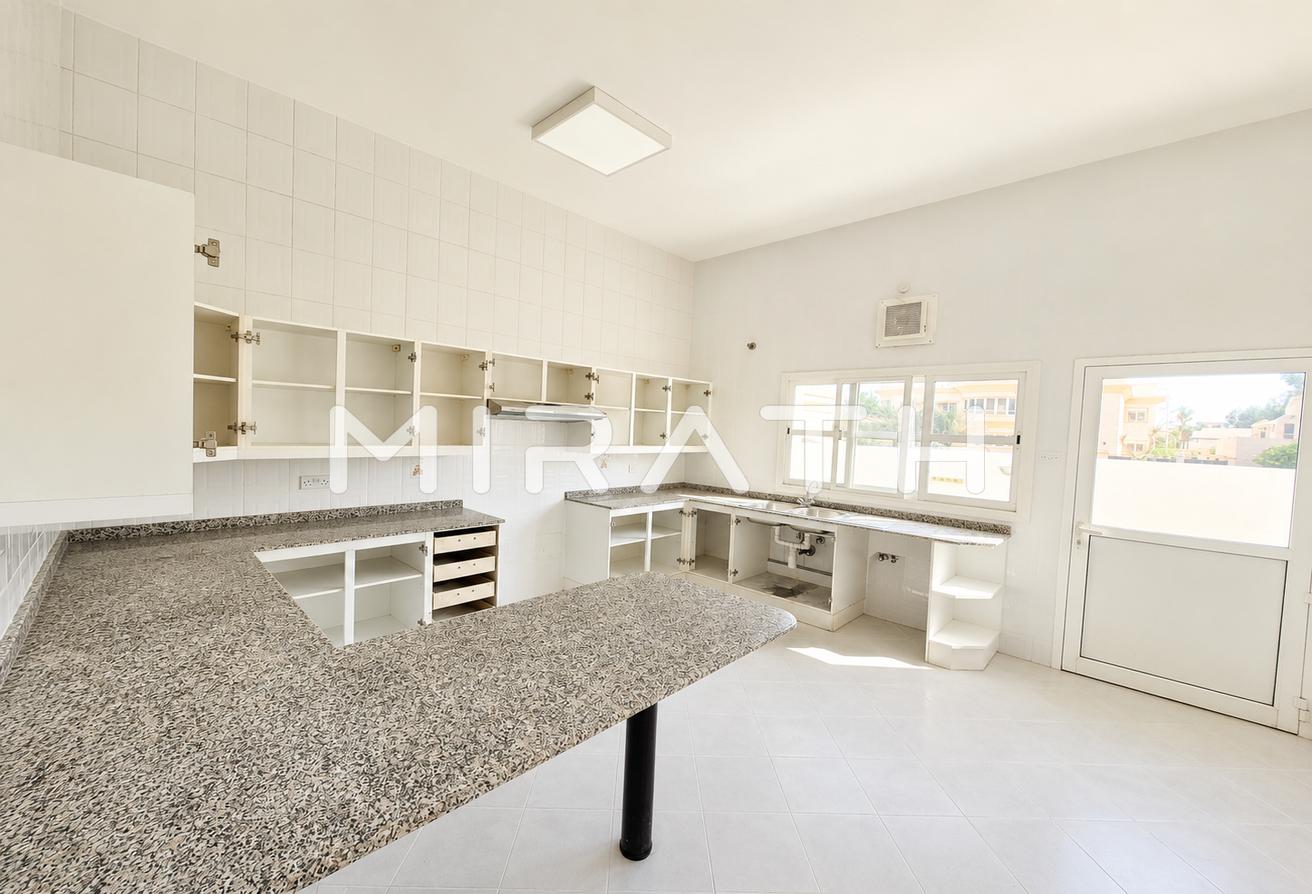 4BR + Private Green |Spacious Independent Villa photo 3