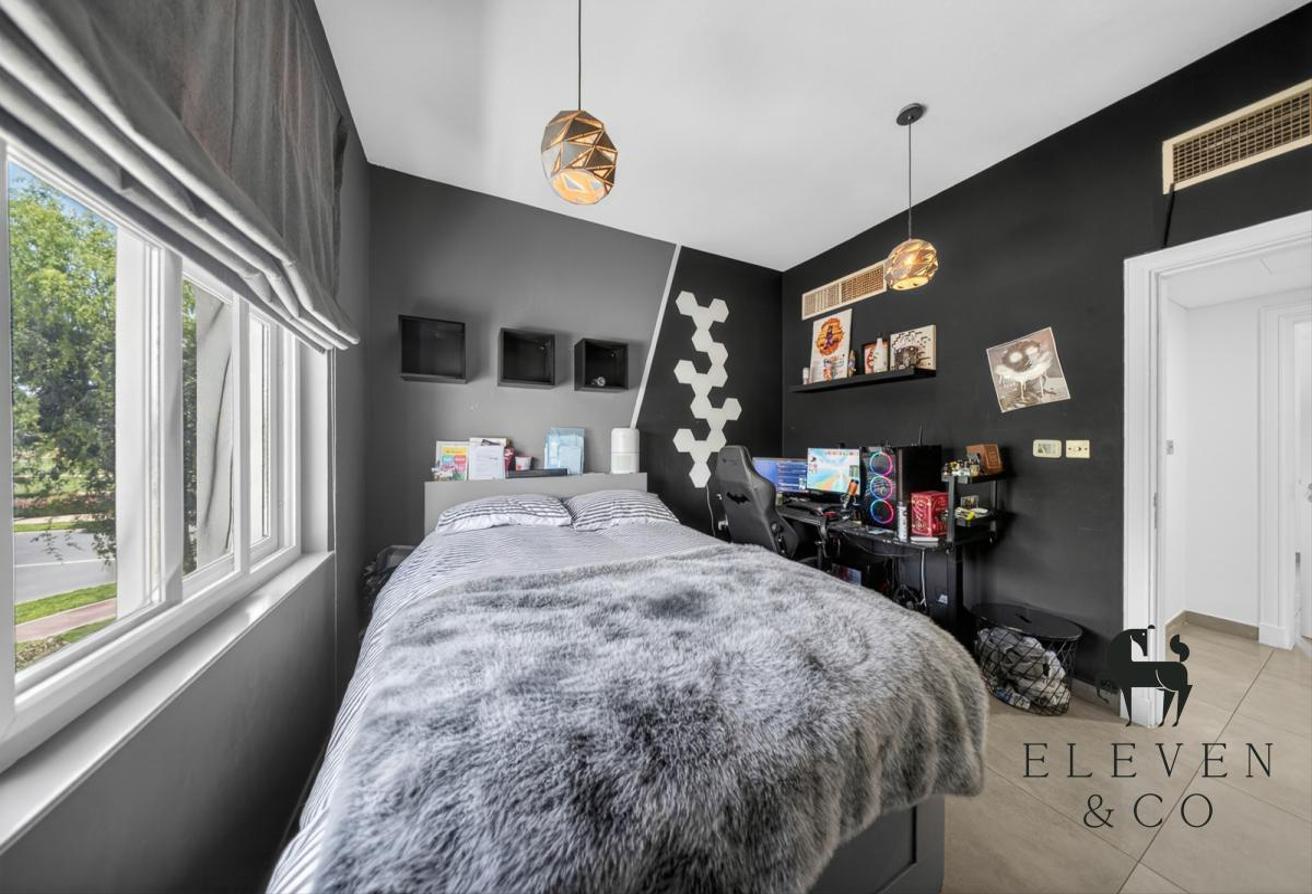 Fully Upgraded | 5BR Greenbelt Corner Villa photo 11