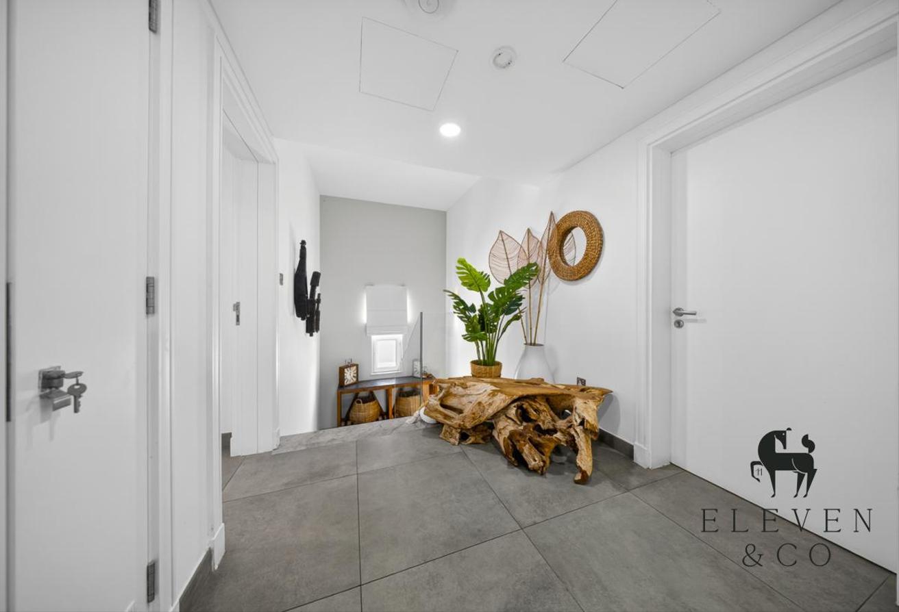 Fully Upgraded | 5BR Greenbelt Corner Villa photo 8