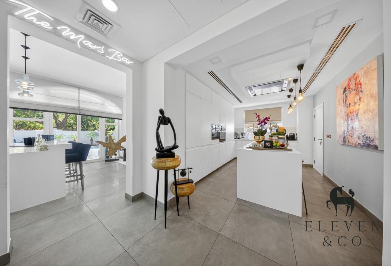 Fully Upgraded | 5BR Greenbelt Corner Villa photo 5