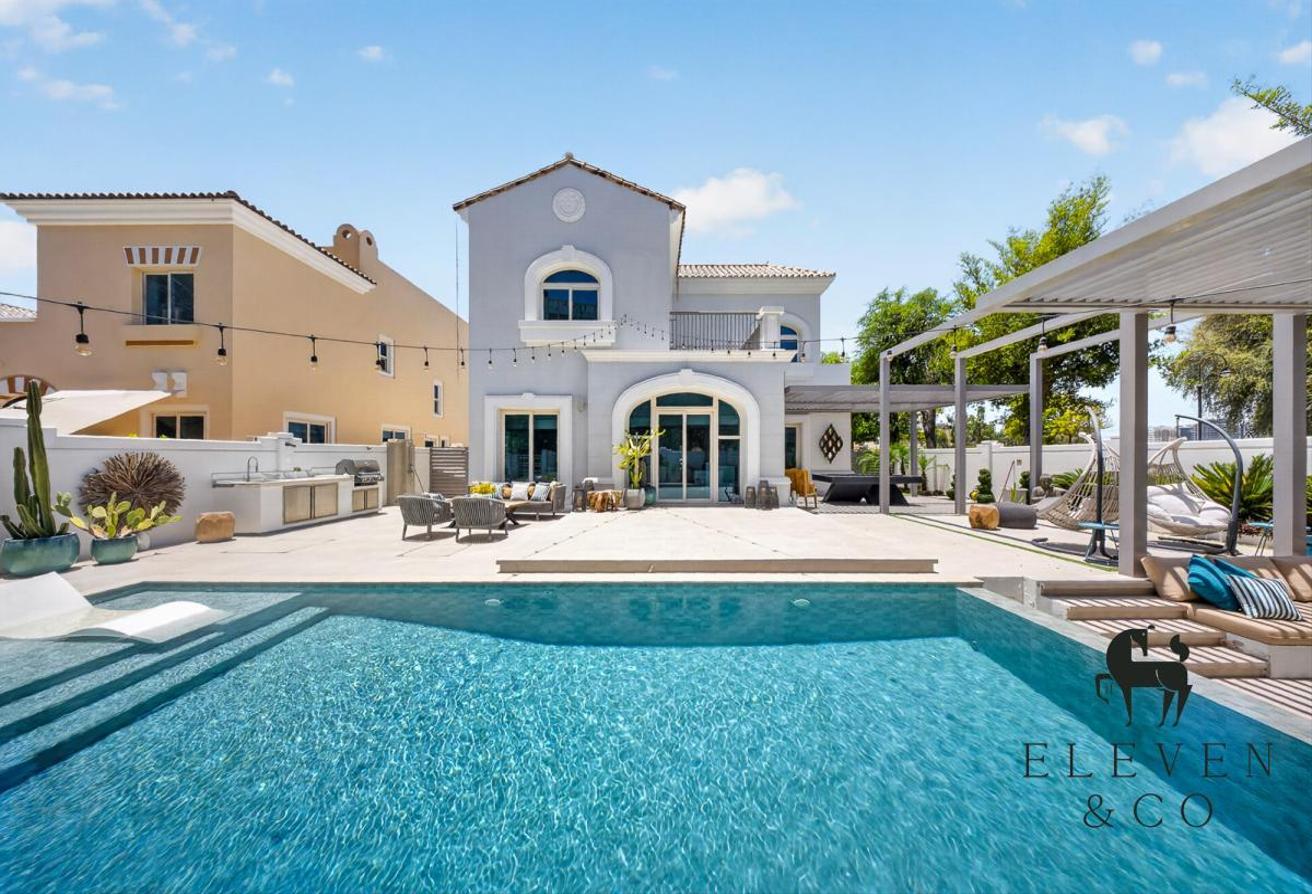 Fully Upgraded | 5BR Greenbelt Corner Villa photo 15