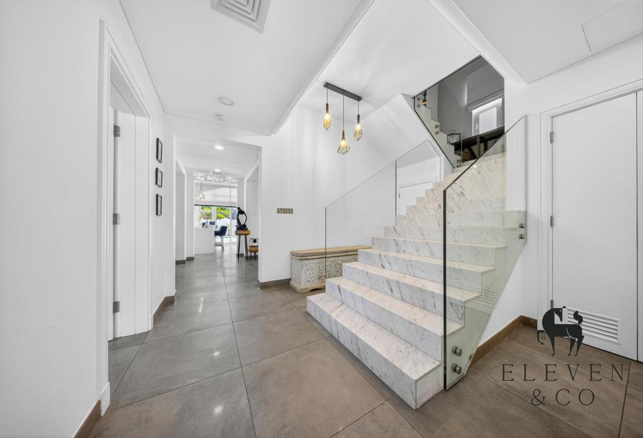 Fully Upgraded | 5BR Greenbelt Corner Villa photo 7