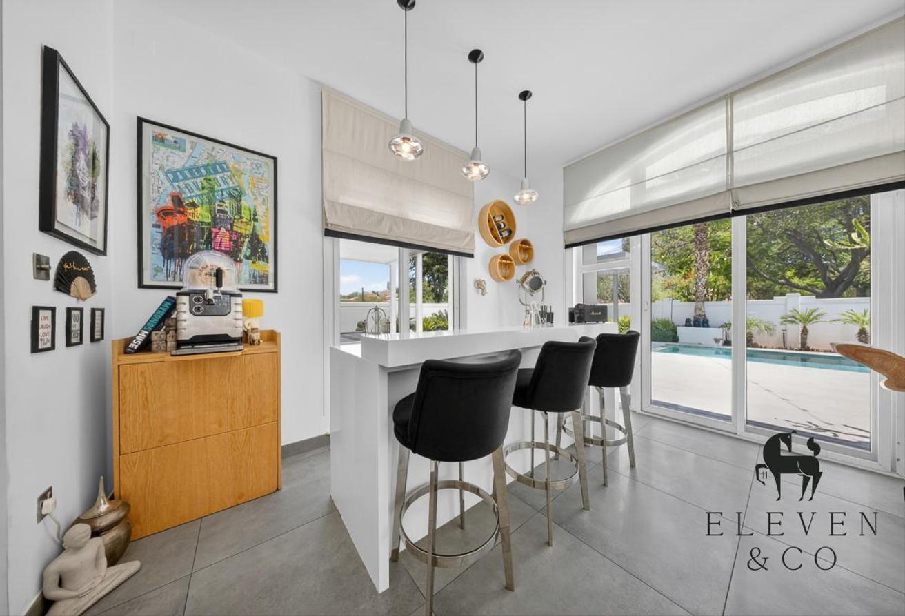 Fully Upgraded | 5BR Greenbelt Corner Villa photo 4
