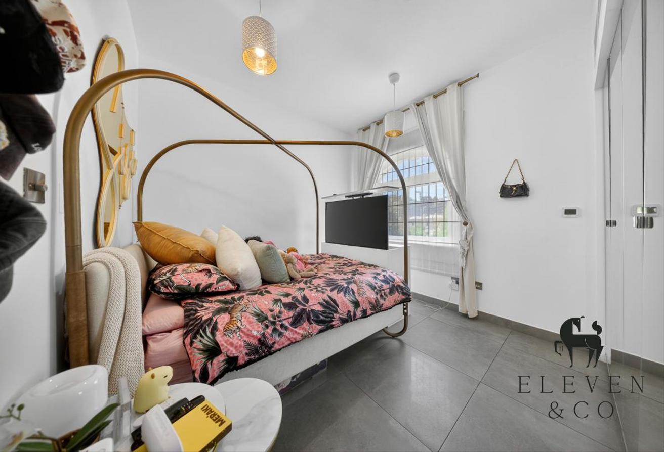 Fully Upgraded | 5BR Greenbelt Corner Villa photo 10