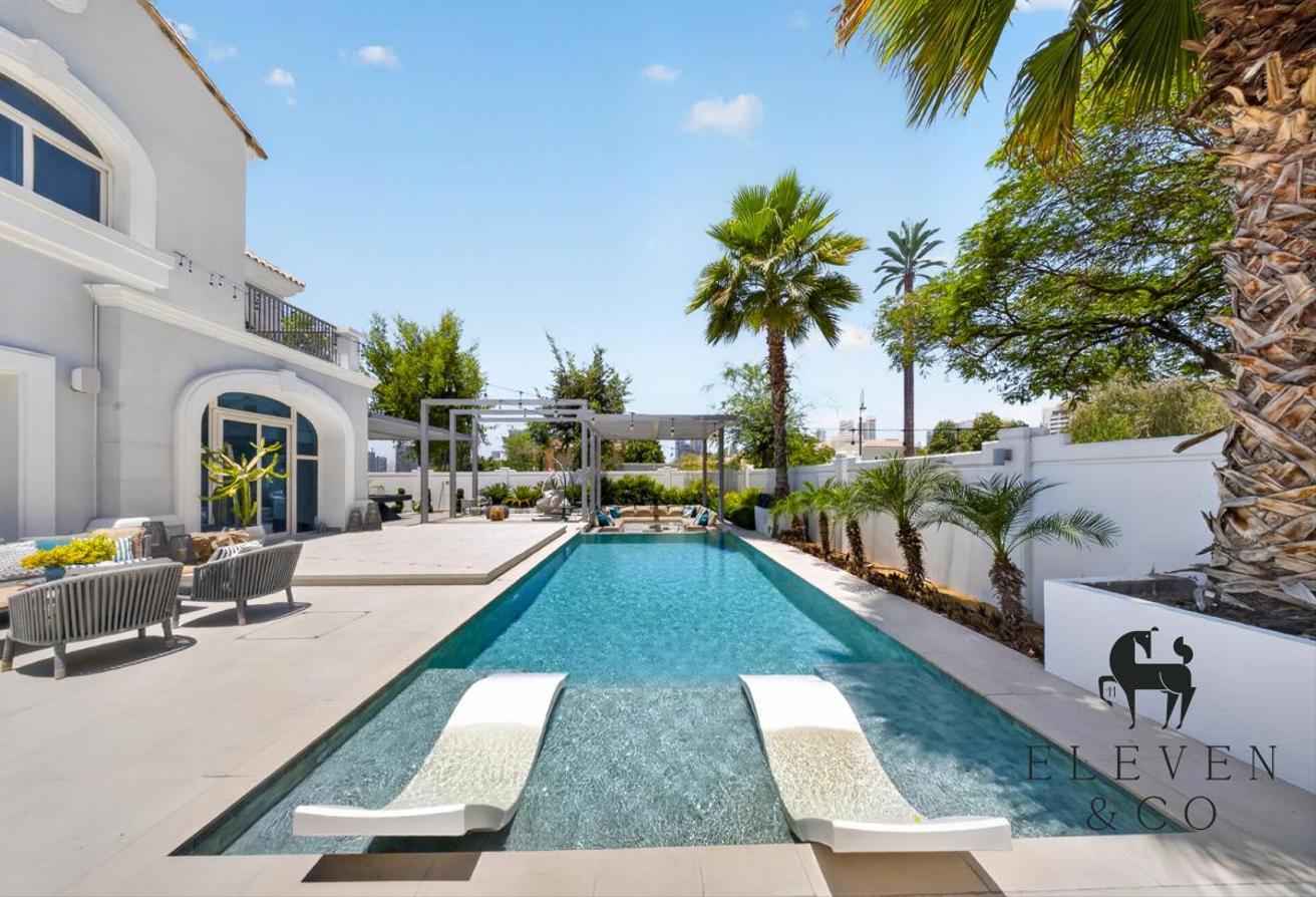 Fully Upgraded | 5BR Greenbelt Corner Villa photo 14