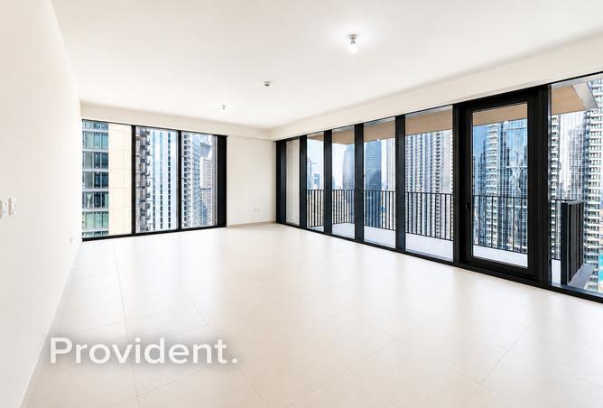 Spacious | 3BR with Balcony | Burj Khalifa View — 3
