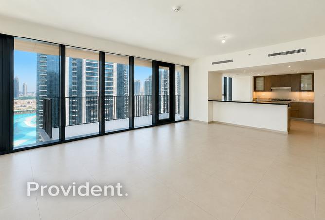 Spacious | 3BR with Balcony | Burj Khalifa View