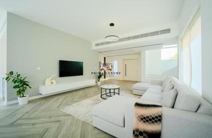 Villa - 4 Bedrooms - 5 Bathrooms for sale in Legacy Nova Villas - Jumeirah Park - Dubai