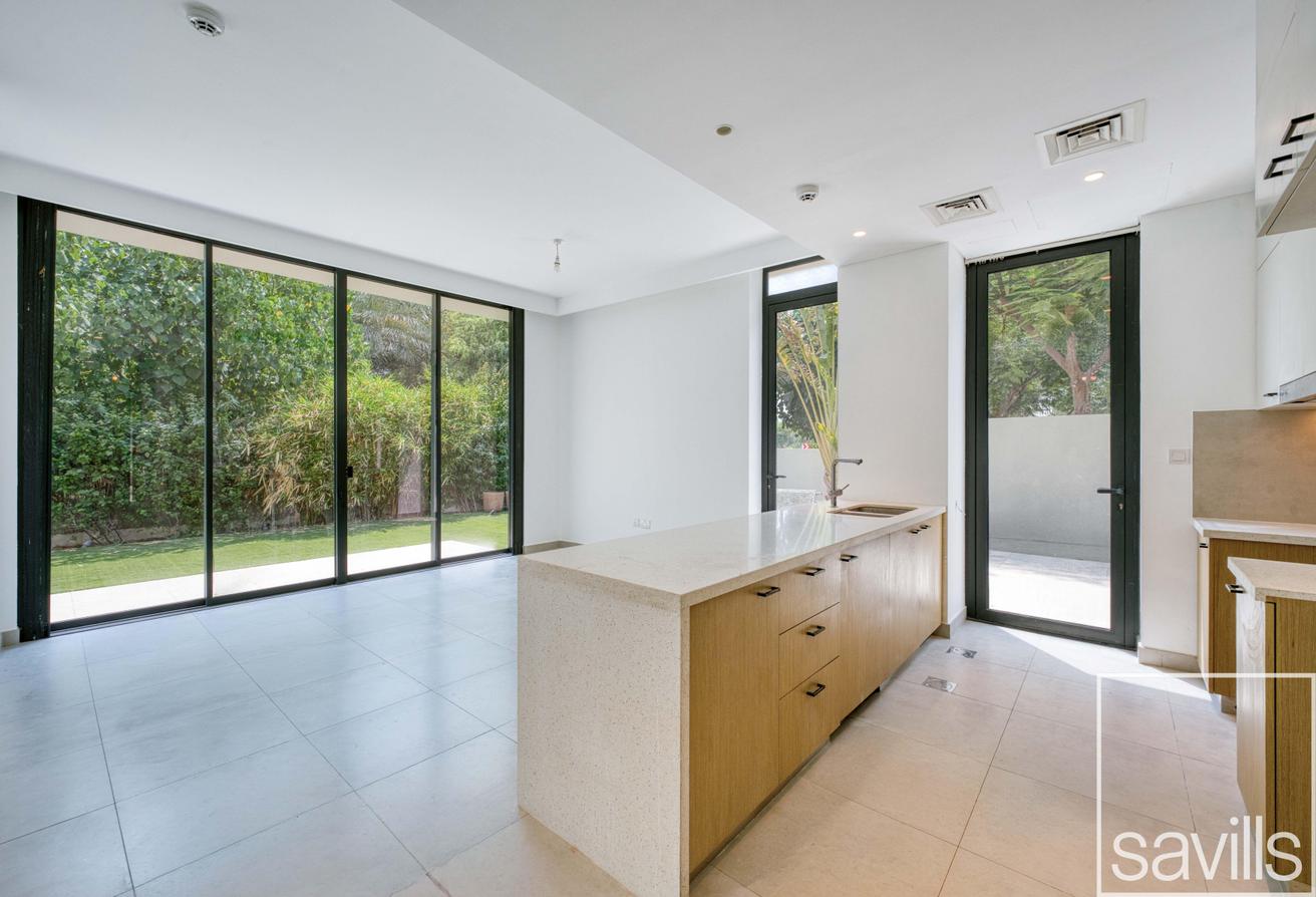 Large Corner Plot | Range Views | Multiple Options photo 2