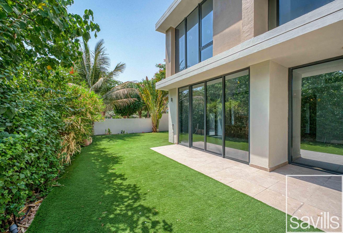 Large Corner Plot | Range Views | Multiple Options photo 3