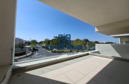 Villa - 4 Bedrooms - 6 Bathrooms for rent in West Yas - Yas Island - Abu Dhabi