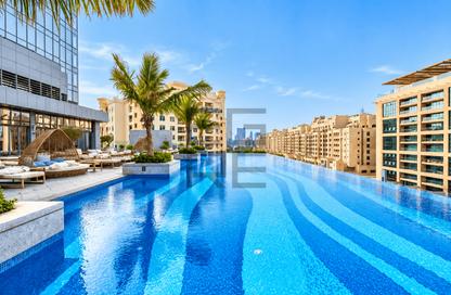 Apartment - 1 - 2 for rent in The Palm Tower - Palm Jumeirah - Dubai