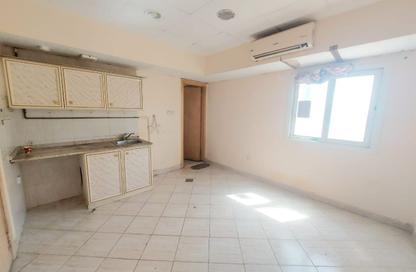 Apartment - Studio - 1 for rent in Bu Tina - Al Sharq - Sharjah