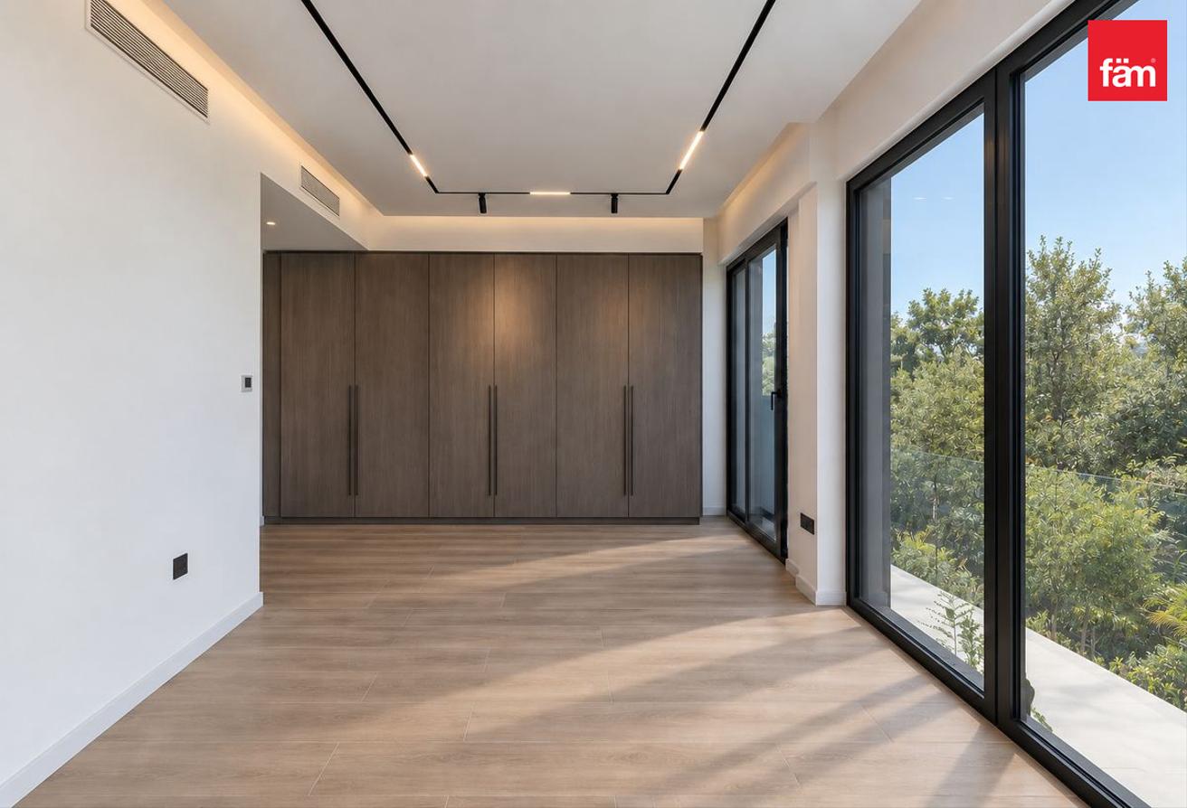 Extended Villa | Never Lived In | Single Row photo 2