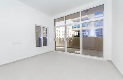 Villa - 4 Bedrooms - 6 Bathrooms for rent in Somerset Mews - District 10 - Jumeirah Village Circle - Dubai