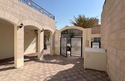 Villa - 4 Bedrooms - 4 Bathrooms for rent in Mushrif Gardens - Al Mushrif - Abu Dhabi