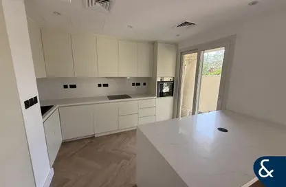 فيلا - 3 غرف نوم - 3 حمامات للبيع في الينابيع 8 - الينابيع - دبي