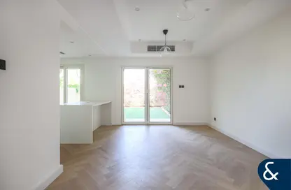 فيلا - 3 غرف نوم - 3 حمامات للبيع في الينابيع 8 - الينابيع - دبي