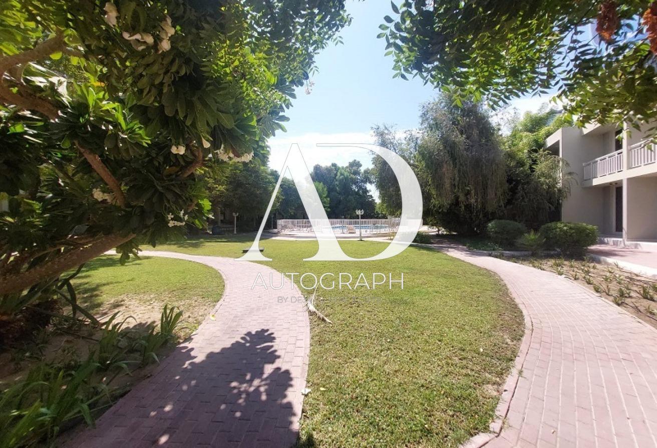 Elegant 3BR Villa with Maid’s Room | Shared Pool photo 7