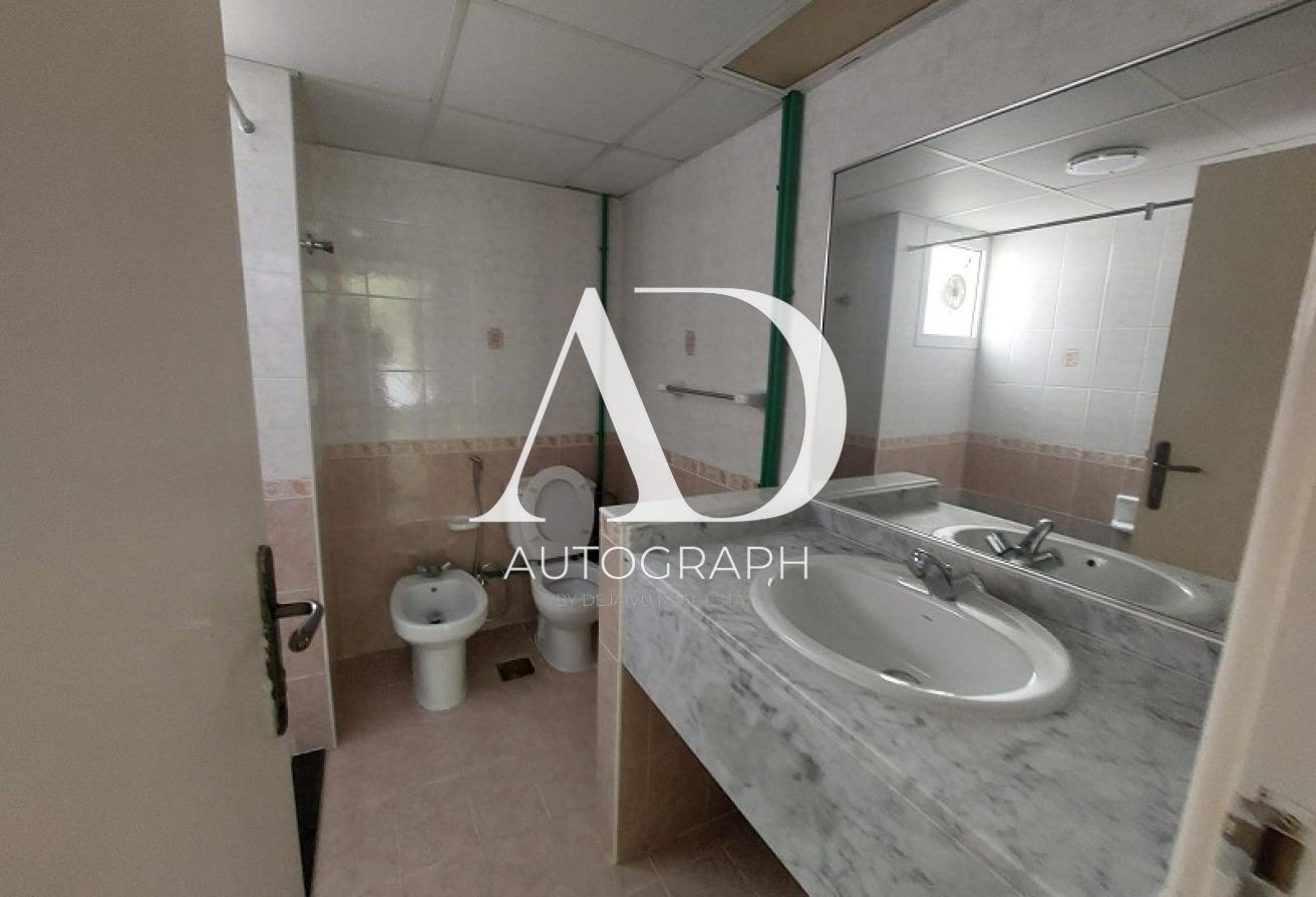 Elegant 3BR Villa with Maid’s Room | Shared Pool photo 15