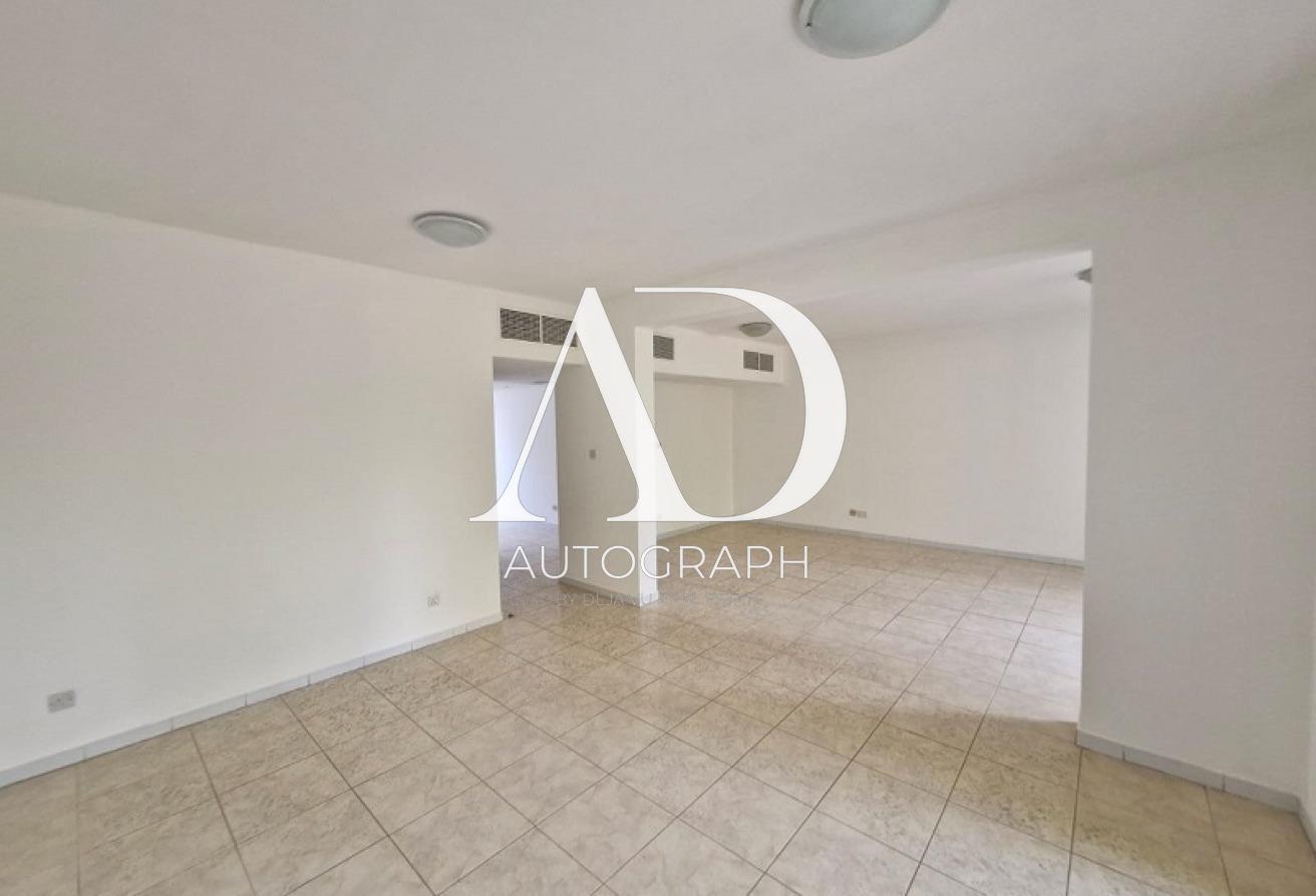 Elegant 3BR Villa with Maid’s Room | Shared Pool photo 4