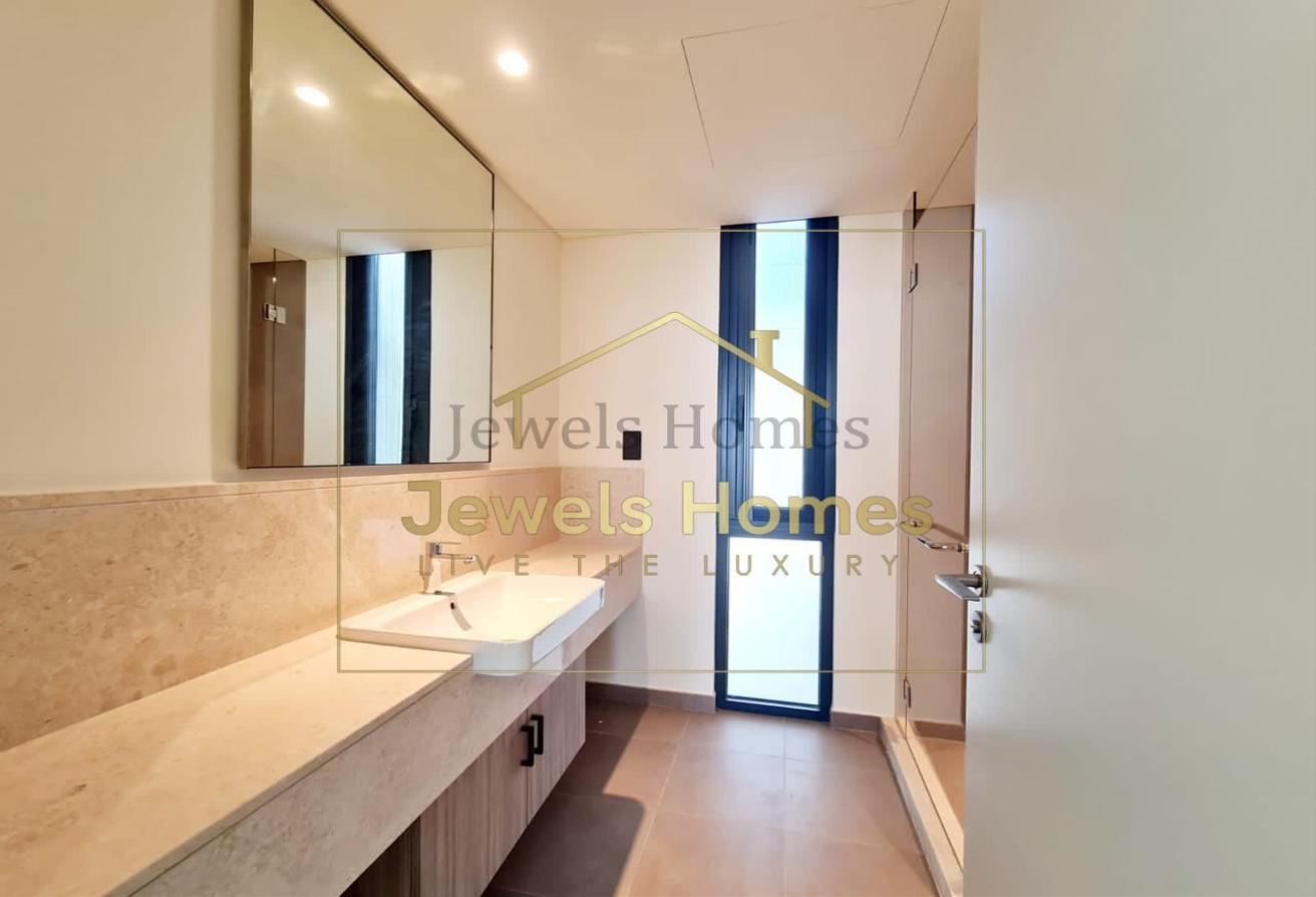 Hot Deal| Single Row| Golf facing|Vacant Now| Call photo 6