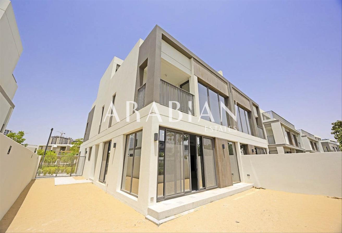 5 Bedrooms | Close to Pool & Park | Brand New photo 2