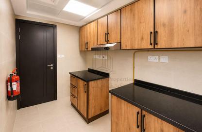 Apartment - 1 Bedroom - 1 Bathroom for rent in Tourist Club Area - Abu Dhabi