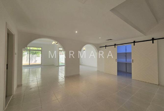 Prime Location |Bright and Spacious villa | Garden photo 2