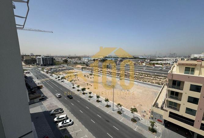 Studio Apartment || Balcony | |Highway Facing ||