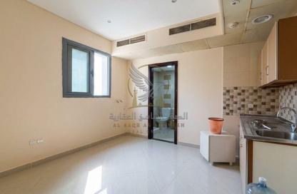 Apartment - Studio - 1 for rent in Al Qulaya'ah - Al Sharq - Sharjah Apartment - Studio - 1 for rent in Al Qulaya'ah - Al Sharq - Sharjah