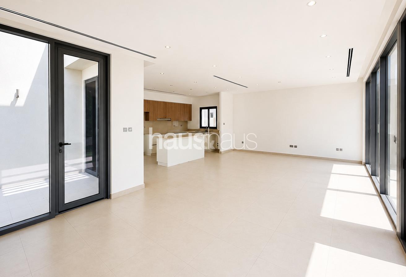 Modern | 4BR + Maids | Greenbelt Backing photo 4