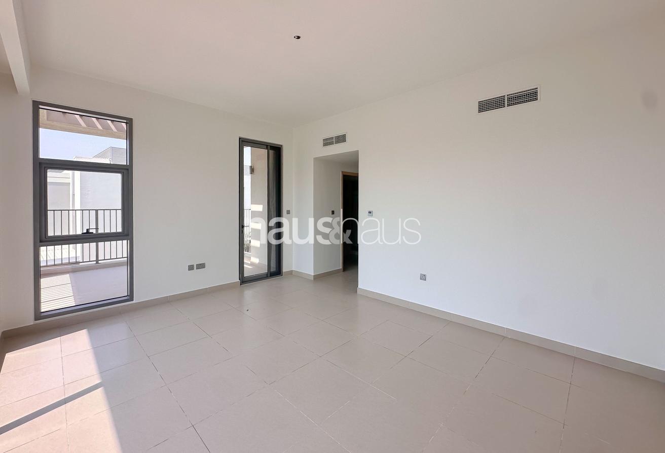 Modern | 4BR + Maids | Greenbelt Backing photo 7