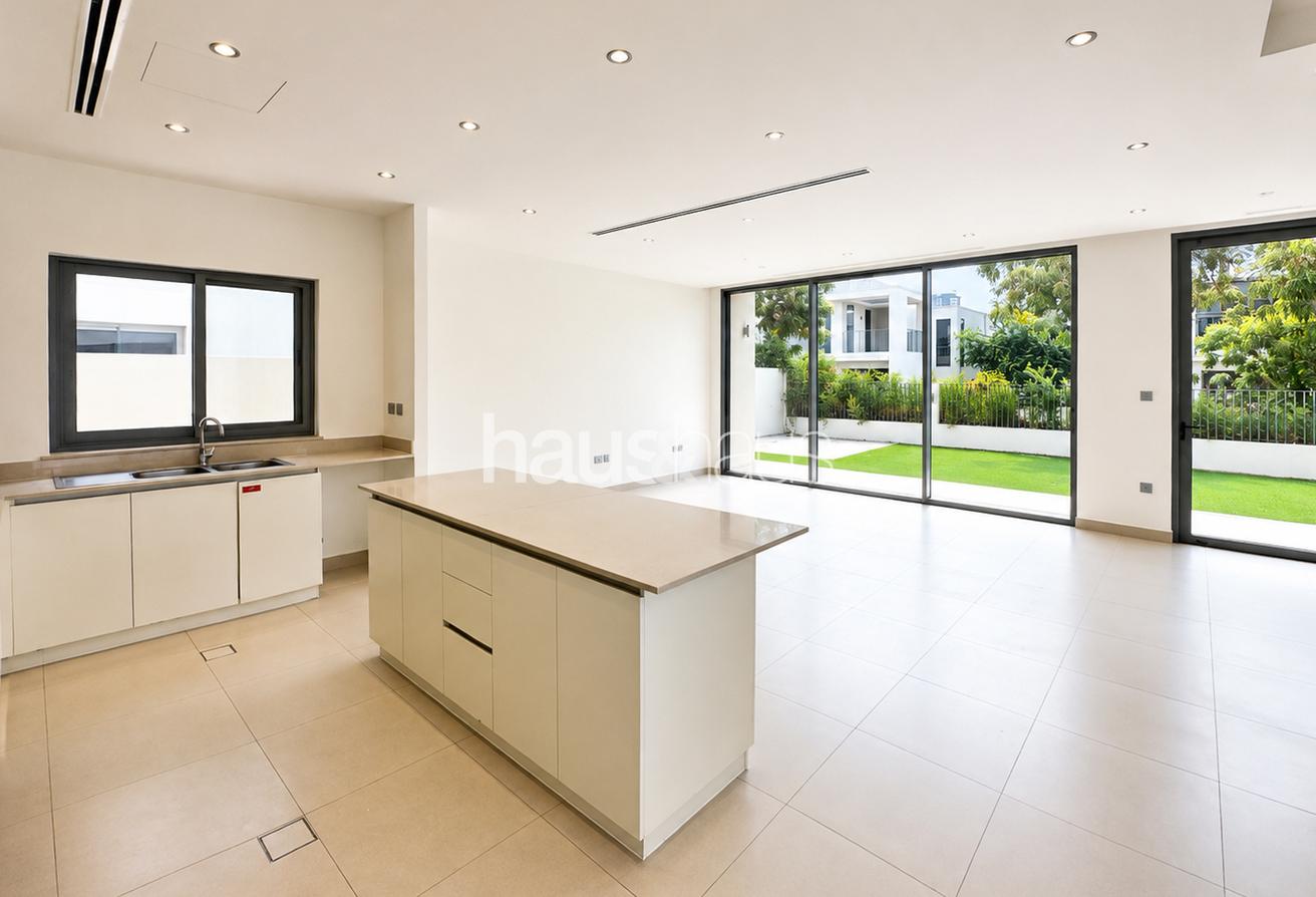 Modern | 4BR + Maids | Greenbelt Backing photo 6
