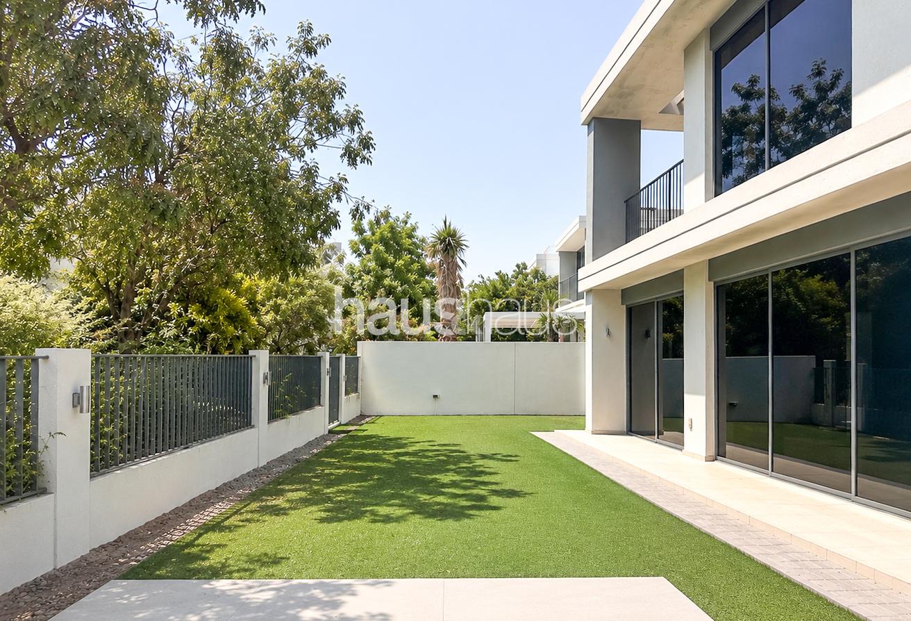 Modern | 4BR + Maids | Greenbelt Backing photo 3
