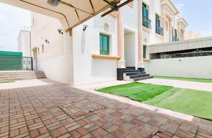 Villa - 4 Bedrooms - 5 Bathrooms for rent in Mirdif - Dubai