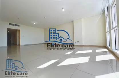 شقة - 3 غرف نوم - 4 حمامات للايجار في يونايتد سكوير - الخالدية - أبوظبي