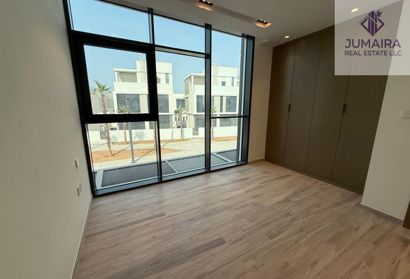 Luxury 2BR Townhouse | Near Beach | Danah Bay