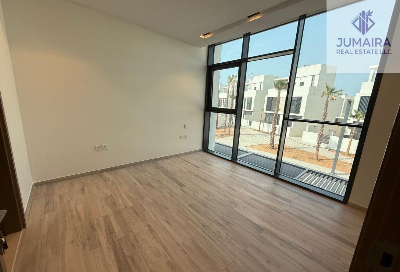 Luxury 2BR Townhouse | Near Beach | Danah Bay
