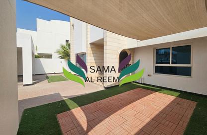 Villa - 5 - 4 for rent in Umm Suqeim 1 Villas - Umm Suqeim 1 - Umm Suqeim - Dubai
