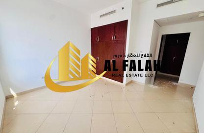 Apartment - 4 - 5 for rent in Joud Tower - Al Mamzar - Sharjah - Sharjah