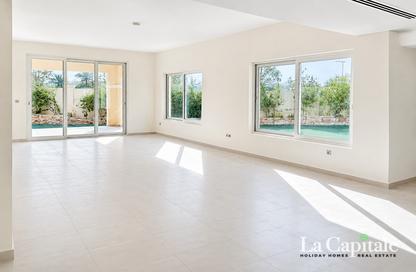 Villa - 4 Bedrooms - 4 Bathrooms for rent in District 9 - Jumeirah Park - Dubai