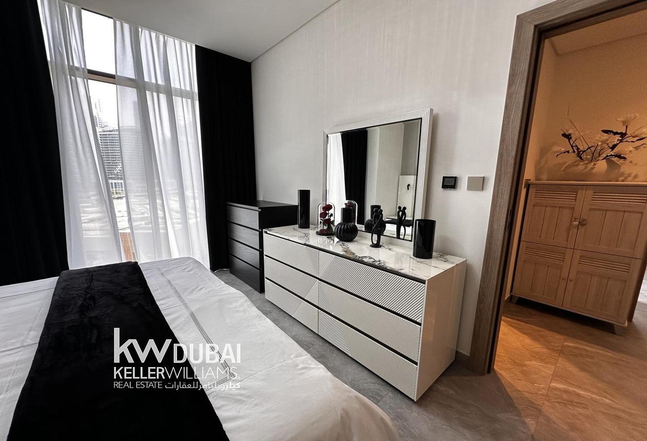 Vacant | Furnished | Burj View | Conner Unit photo 12