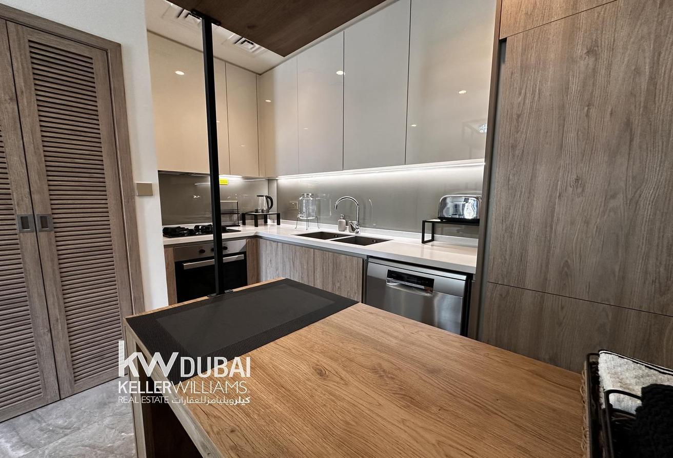 Vacant | Furnished | Burj View | Conner Unit photo 5
