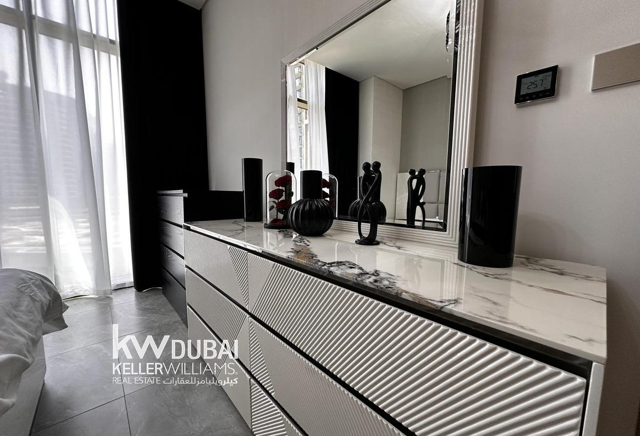 Vacant | Furnished | Burj View | Conner Unit photo 13