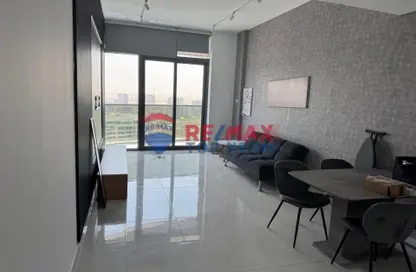 شقة - غرفة نوم - 2 حمامات للايجار في برج بلو ويفز - مجمع دبي ريزيدنس - دبي لاند - دبي